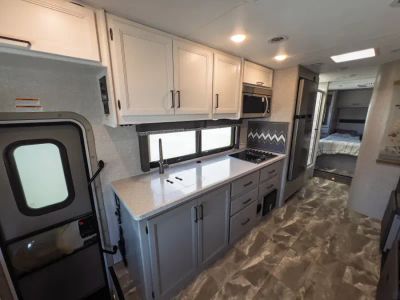 2024 Thor Motor Coach QUANTUM — photo 10 view