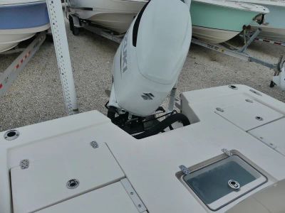 2023 Sea Born FX24 Bay — detail view