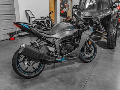 2025 Kawasaki Ninja ZX-6R - Photo 4