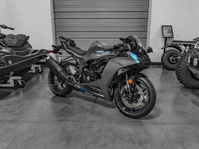 2025 Kawasaki Ninja ZX-6R - Photo 2