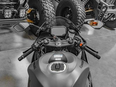 2025 Kawasaki Ninja ZX-6R - Photo 8