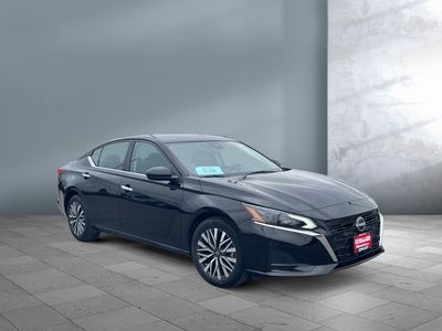 2025 Nissan Altima — photo 8 view