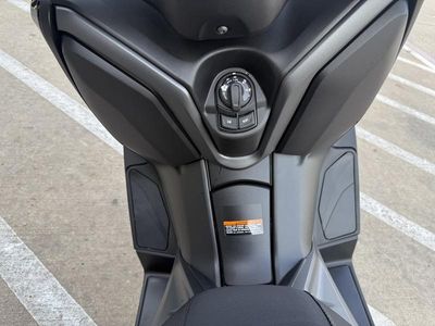 2025 Yamaha XMAX - Photo 12