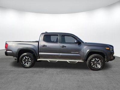2017 Toyota Tacoma - Photo 3