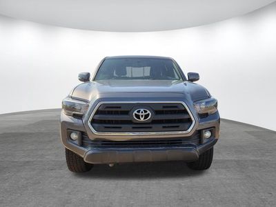 2017 Toyota Tacoma - Photo 2
