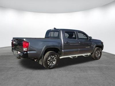 2017 Toyota Tacoma - Photo 4