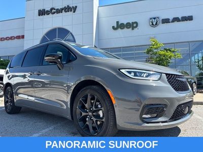 2025 Chrysler Pacifica - Photo 1