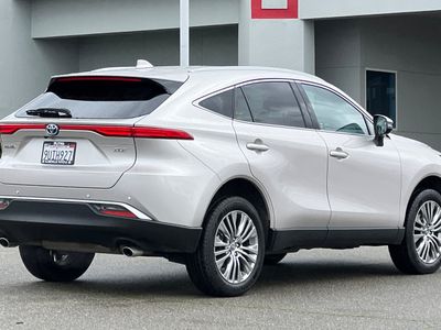 2023 Toyota Venza - Photo 2