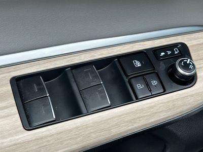 2023 Toyota Venza - Photo 13