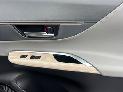 2023 Toyota Venza - Photo 19