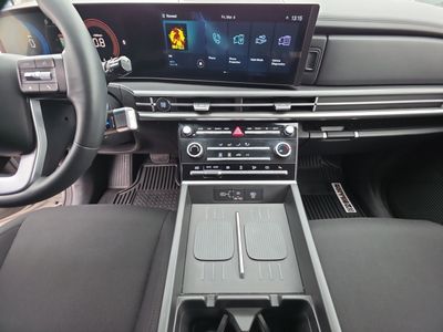 2025 Hyundai Santa Fe — photo 13 view