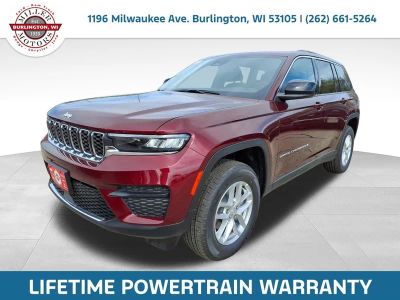 2026 Jeep Grand Cherokee GRAND CHEROKEE LAREDO 4X4 in Velvet Red Pearl-Coat Exterior Paint — front three-quarter view