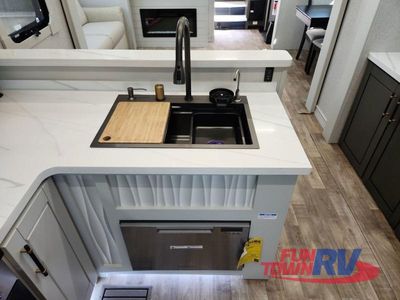 2025 Redwood RV Redwood - Photo 24