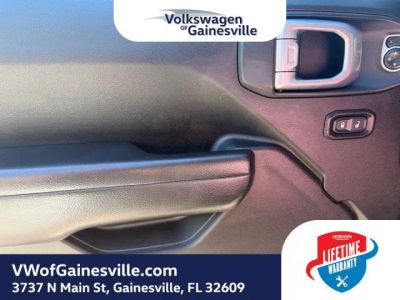 2019 Jeep Wrangler — photo 17 view