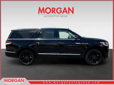 2023 Lincoln Navigator L — side profile view