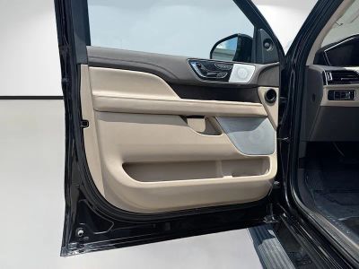 2023 Lincoln Navigator L — photo 22 view