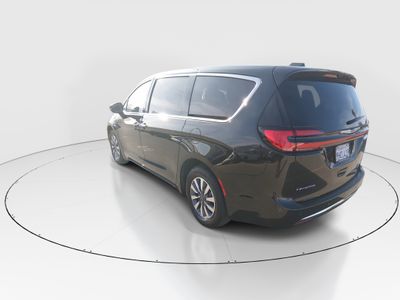 2023 Chrysler Pacifica — detail view