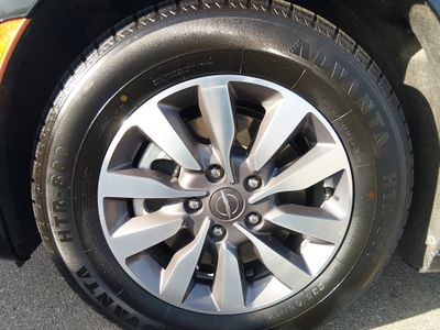 2023 Chrysler Pacifica — photo 10 view