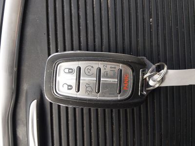 2023 Chrysler Pacifica — photo 15 view