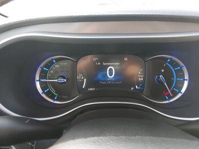 2023 Chrysler Pacifica — photo 14 view