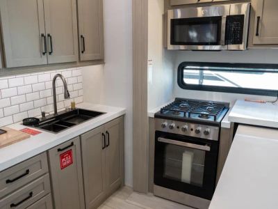 2026 Grand Design MOMENTUM - Photo 7