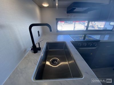 2025 Prime Time RV Avenger — photo 11 view
