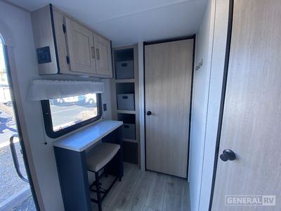 2025 Prime Time RV Avenger — photo 15 view
