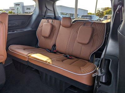 2026 Chrysler Pacifica — photo 7 view