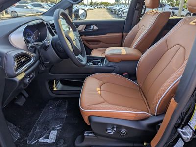 2026 Chrysler Pacifica — photo 14 view