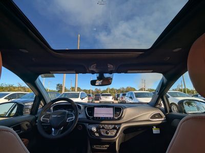2026 Chrysler Pacifica — photo 11 view
