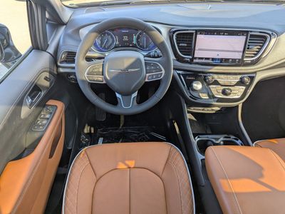 2026 Chrysler Pacifica — photo 12 view