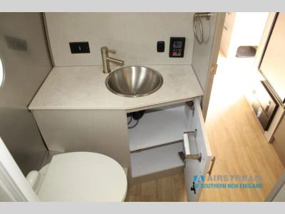 2025 Airstream Caravel — photo 34 view