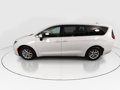 2023 Chrysler Voyager - Photo 4