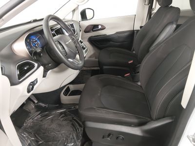 2023 Chrysler Voyager - Photo 20