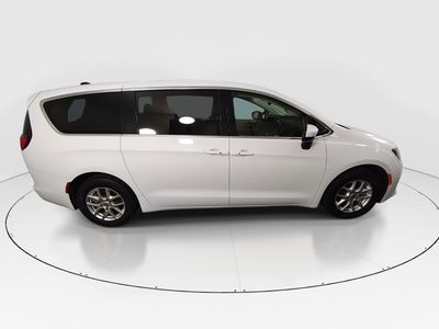 2023 Chrysler Voyager - Photo 8