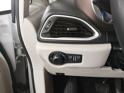 2023 Chrysler Voyager - Photo 13