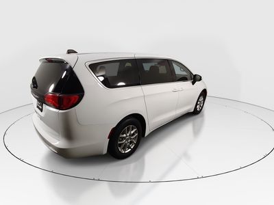 2023 Chrysler Voyager - Photo 7