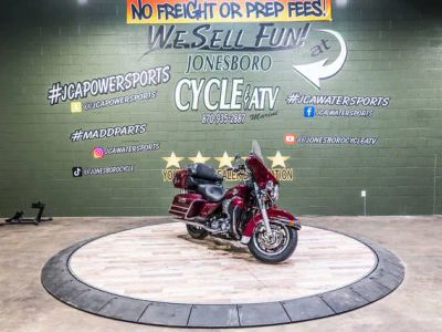 2006 Harley-Davidson® FLHTCUI - Ultra Classic® Electra Glide® — front three-quarter view