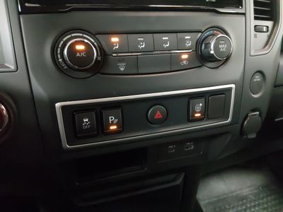 2022 Nissan Titan - Photo 18