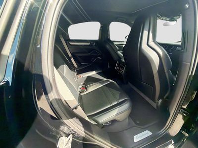 2023 Porsche Cayenne - Photo 26