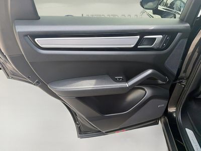 2023 Porsche Cayenne - Photo 23