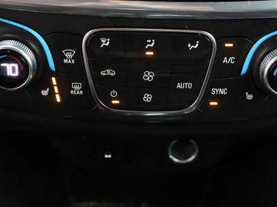 2022 Chevrolet Traverse FWD - Photo 22
