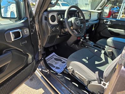 2026 Jeep Wrangler - Photo 15