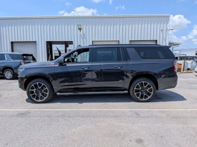2022 Chevrolet Suburban - Photo 2