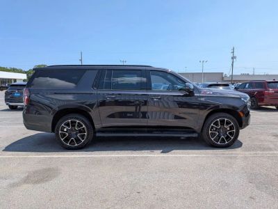 2022 Chevrolet Suburban - Photo 6