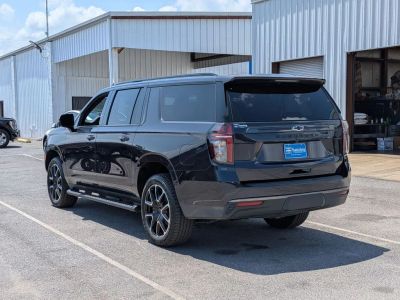 2022 Chevrolet Suburban - Photo 3