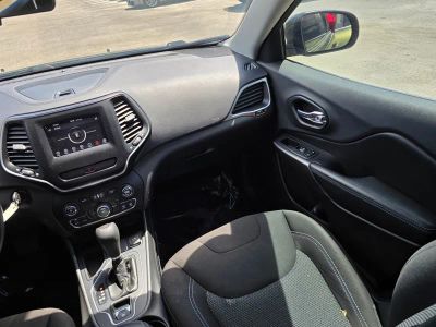 2019 Jeep Cherokee — photo 37 view