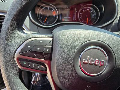 2019 Jeep Cherokee — photo 18 view