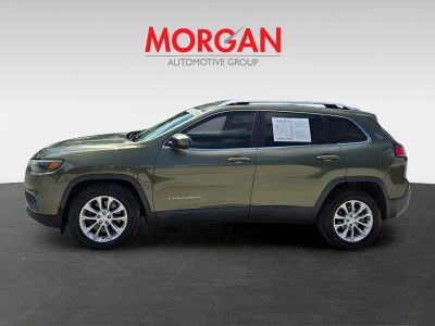 2019 Jeep Cherokee — rear three-quarter view