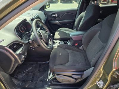 2019 Jeep Cherokee — photo 16 view